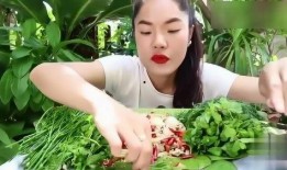 泰国模特吃瓜,吃瓜瞬间成焦点