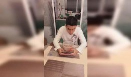 女子吃瓜刁难男友,揭秘情侣间的甜蜜较量