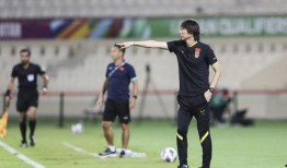 国足球员吃瓜,揭秘球场背后的娱乐生活