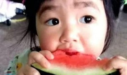 夏日小孩吃瓜头像,瓜果飘香，童颜童语映笑颜