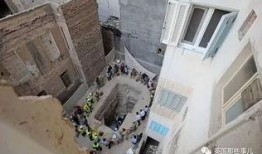 建筑工地发现吃瓜群众,吃瓜群众围观建筑工地成新现象