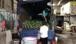 建筑工地发现吃瓜群众,吃瓜群众围观建筑工地成新现象