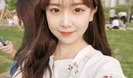 酒吧白衣男子吃瓜,揭秘都市夜生活背后的秘密