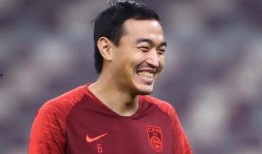 国足球员吃瓜,揭秘球场背后的娱乐生活