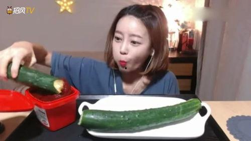 野生萌妹吃瓜,野生萌妹的瓜田奇遇记